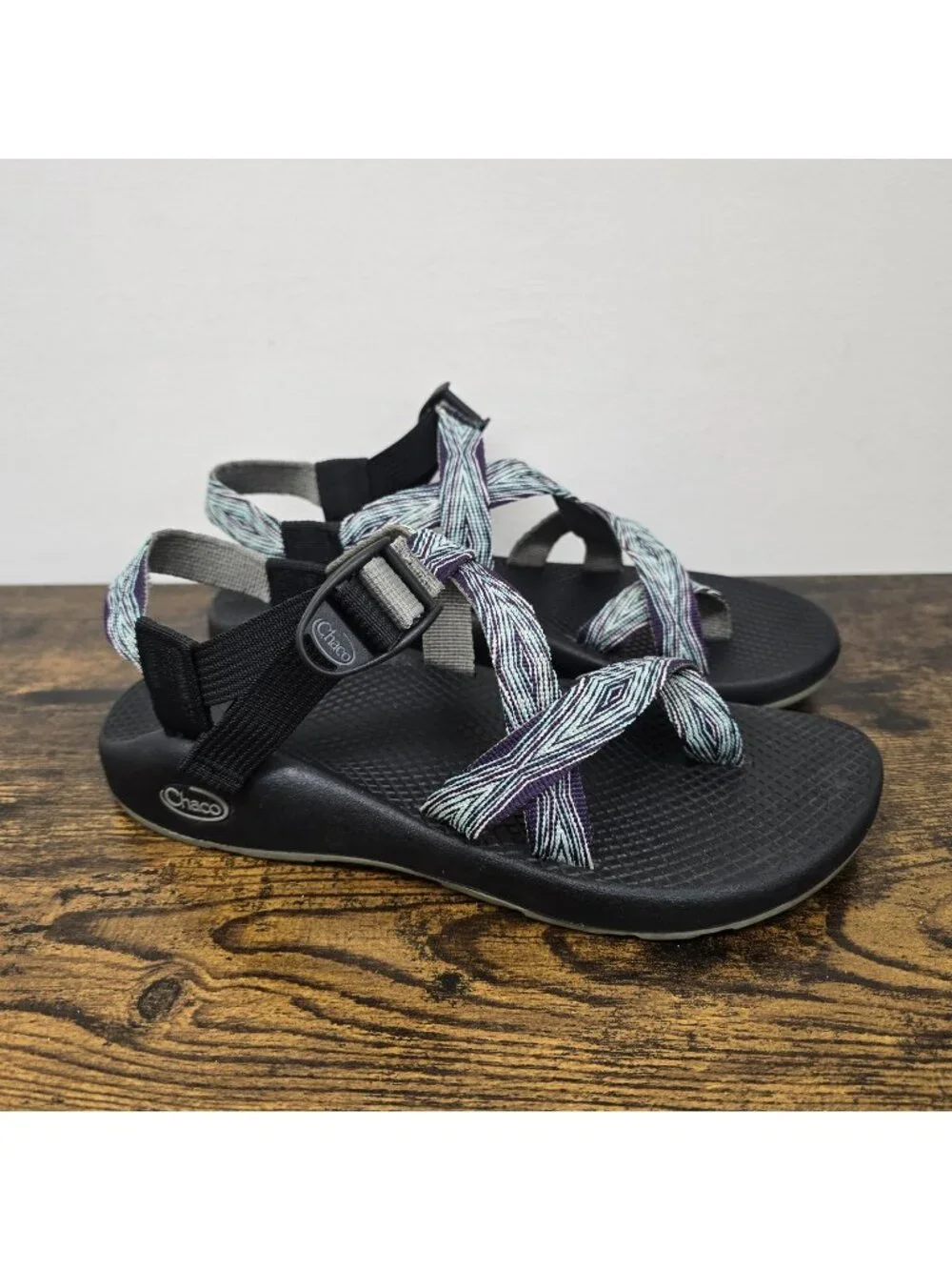 CHACO Z2 Pixel Weave Toe Loop Sandals Sz 9 Purple Aqua Outdoor Hiking Gorpcore